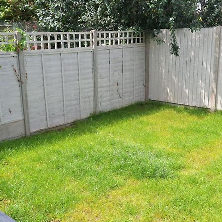 New 3 Bedrooms Flat In Ashford Near Heathrow Esterno foto