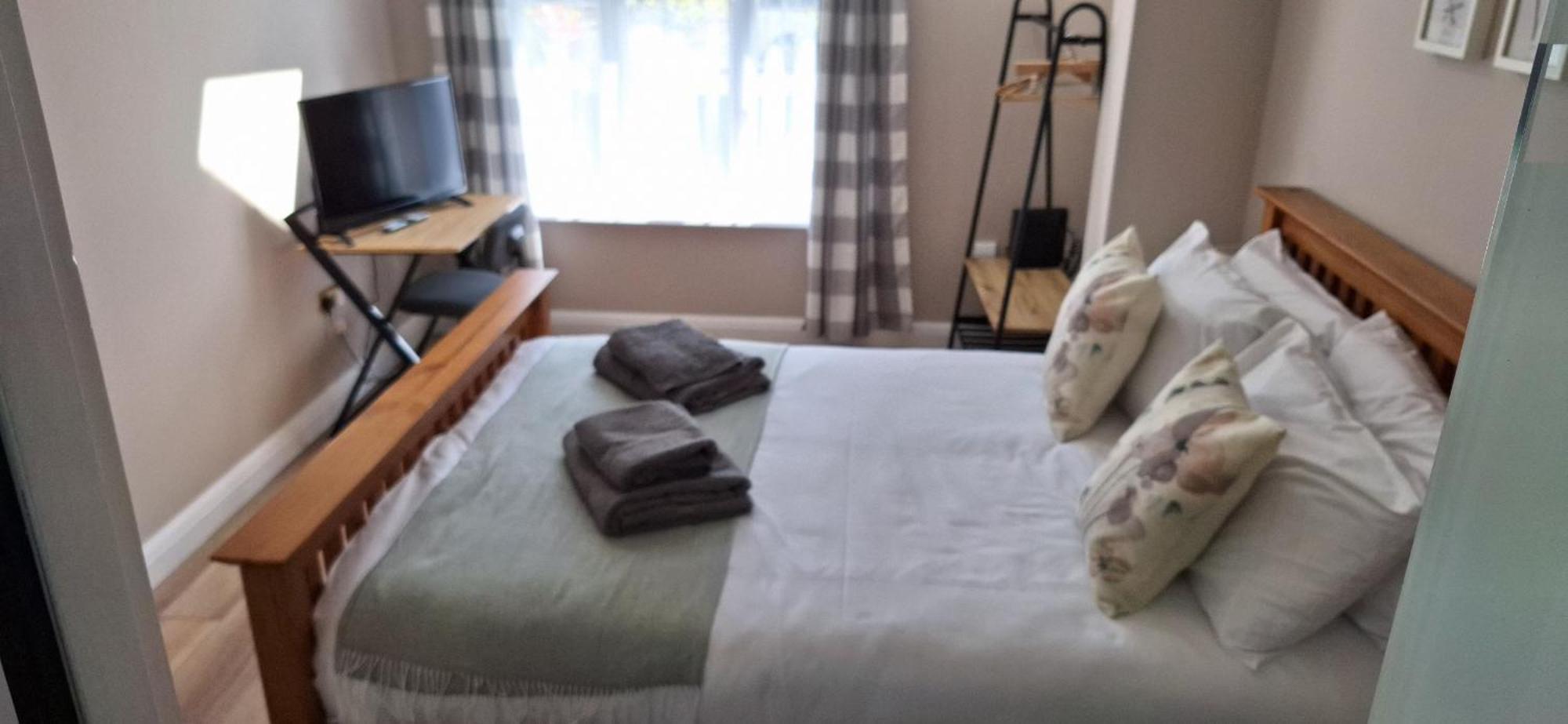 New 3 Bedrooms Flat In Ashford Near Heathrow Esterno foto